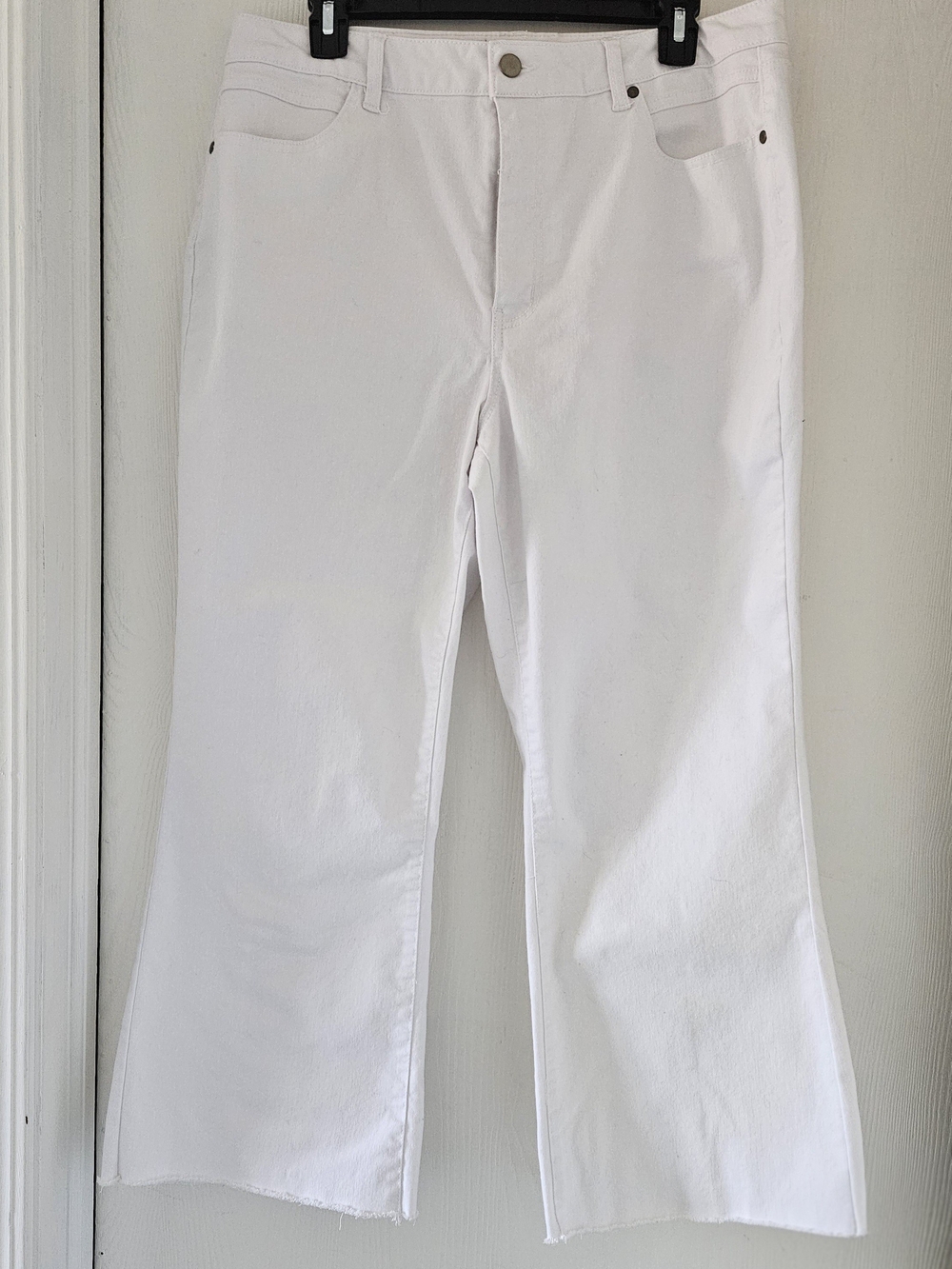 Versona Women's White Cropped Split Hem Flare Jeans - Size 14